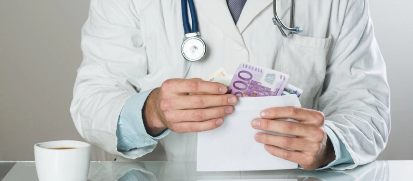 Αθήνα: Συνελήφθη καρδιοχειρουργός που ζητούσε «φακελάκια» - Είναι διευθυντής δημόσιου νοσοκομείο